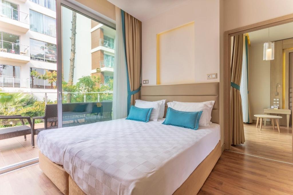 هتل اورکا لوتوس بیچ مارماریس